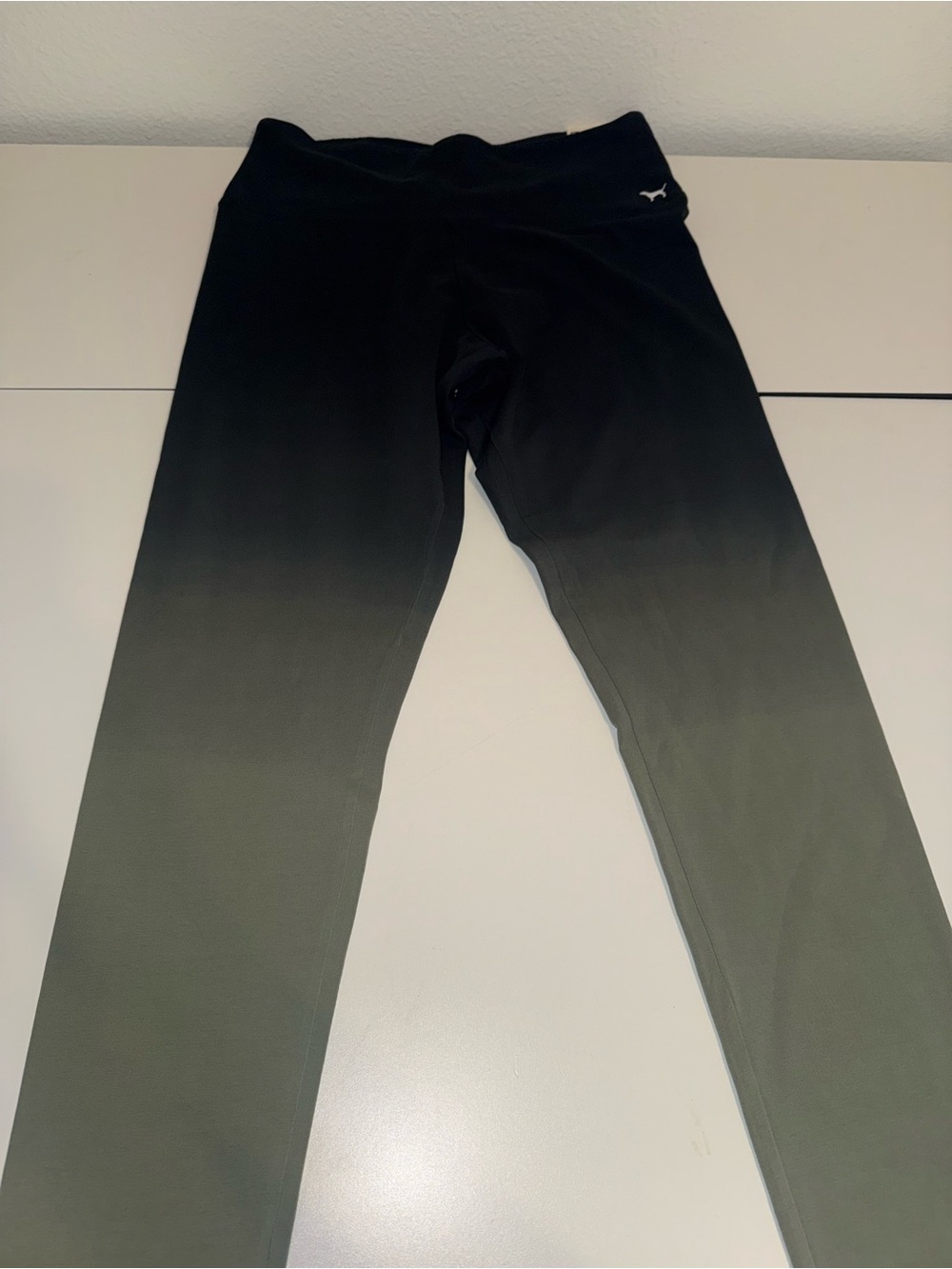 PINK Victoria's Secret Girls Ombre Black to Olive Leggings